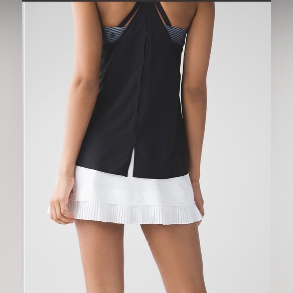 Lululemon City Sky Run By Skirt in white. Size 10 - Picture 3 of 8